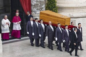 Iglesia da el último adiós al papa emérito Benedicto XVI - Radio Imperio