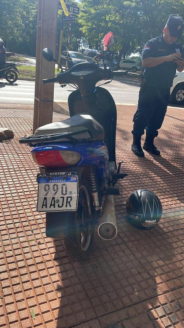 Tras persecución, atrapan a presunto delincuente y recuperan moto robada - La Clave