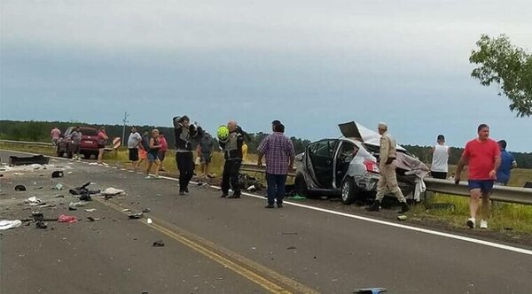 Tres paraguayos murieron tras accidente en Corrientes - Radio Imperio