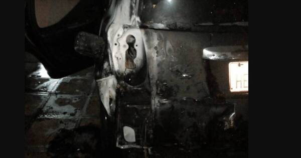La Nación / Queman auto de una funcionaria penitenciaria en Villa Elisa