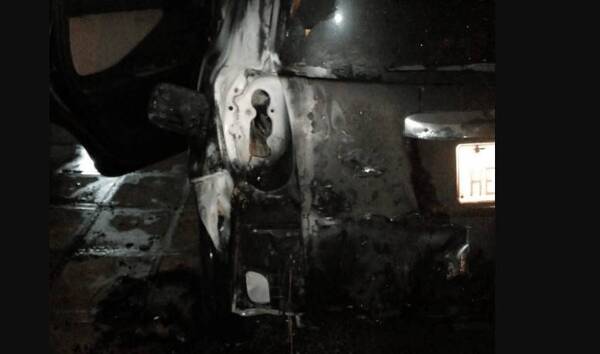 Queman auto de una funcionaria penitenciaria