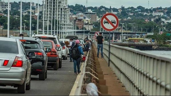 Quejas por excesivas demoras para cruzar frontera con destino a Posadas | 1000 Noticias