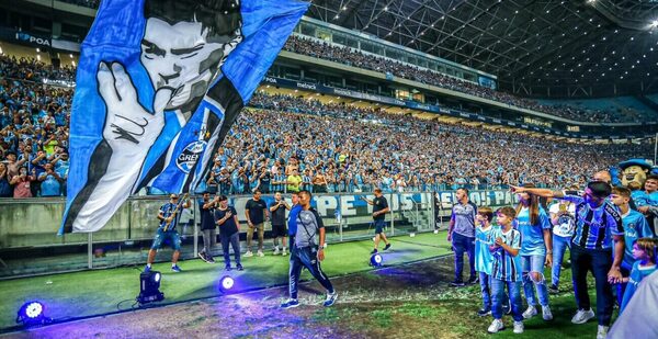 ¡Locura total! Más de 50 mil personas en la presentación de Luis Suárez en Gremio