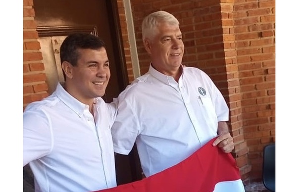 Santiago Peña y Arnoldo Wiens oficializan 'abrazo republicano'