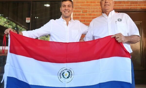 Santi Peña y Arnoldo Wiens sellan la unidad con el Abrazo Republicano