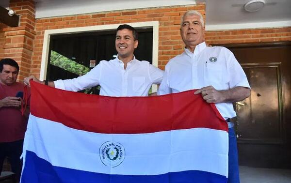 Santiago Peña y Arnoldo Wiens sellan el tradicional "abrazo republicano" en la ANR – Prensa 5