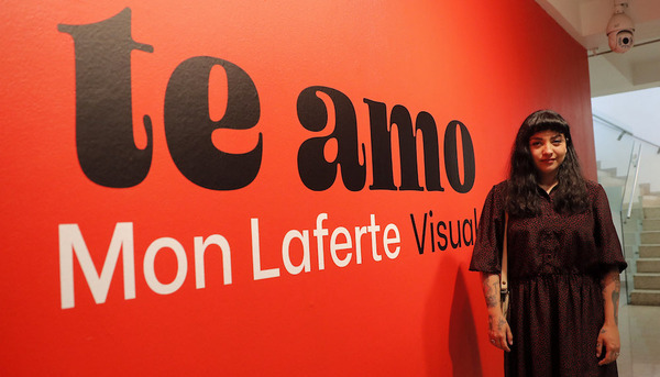 Diario HOY | Mon Laferte se revela como artista plástica con gran exposición en Chile
