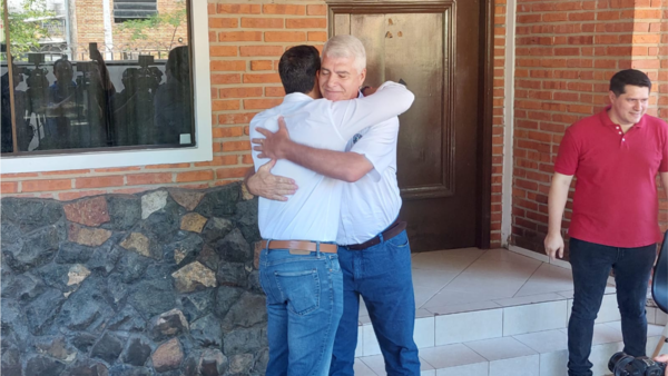 Abrazo republicano: Wiens y Peña sellan pacto con miras a las generales - El Independiente