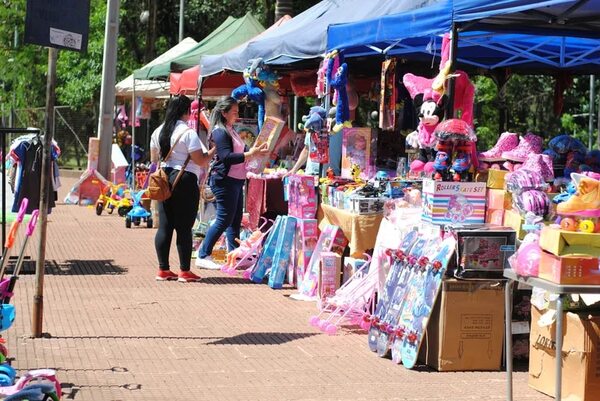 Comerciantes aguardan ansiosos a los Reyes Magos en Ciudad del Este - ABC en el Este - ABC Color