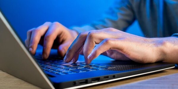 Policía advierte sobre riesgos de estafa en redes sociales | Radio Regional 660 AM