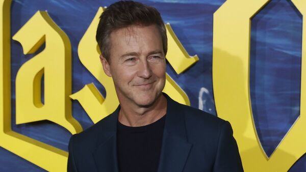 Diario HOY | Edward Norton descubre su parentesco con Pocahontas de la vida real