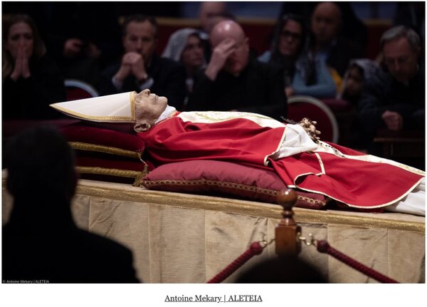 Benedicto XVI habría pedido que Biden no asista a su funeral