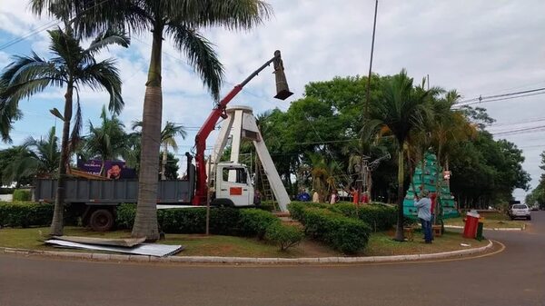 Bajan de su pedestal a Fray Luis Bolaño en Caazapá - Nacionales - ABC Color