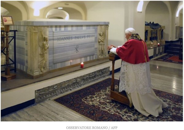 Particularidades simbólicas de funeral de Benedicto XVI | 1000 Noticias