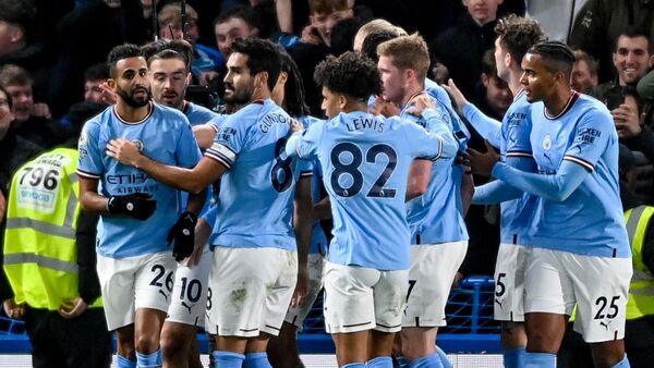 Manchester City triunfa gracias a Mahrez