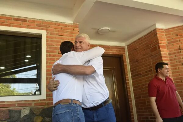 Santiago Peña y Arnoldo Wiens sellan el pacto de impunidad y entierran graves acusaciones - Política - ABC Color