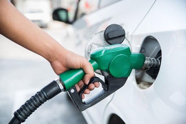 Diario HOY | Precio del combustible podría subir tras reajuste del Selectivo al Consumo