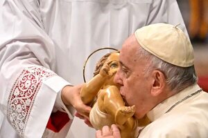 El papa alerta contra la “sedación” del consumismo en la misa de Reyes Magos - Mundo - ABC Color