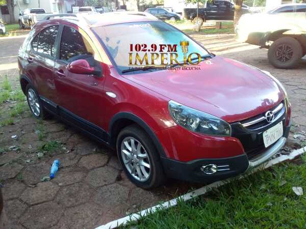 Incautan un automóvil y detienen al conductor en seguimiento a asesinato de policía - Radio Imperio