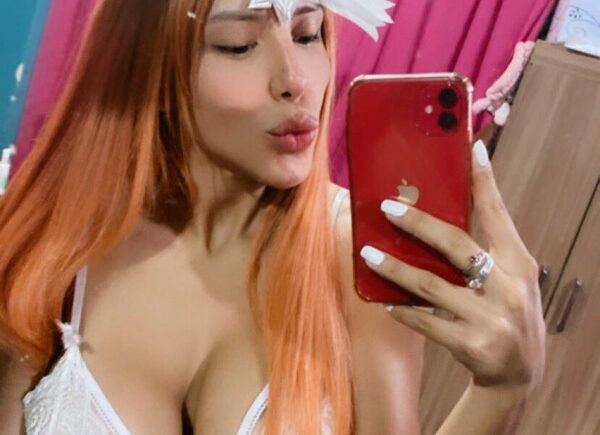 Modelo se ofrece como “regalo de Reyes”