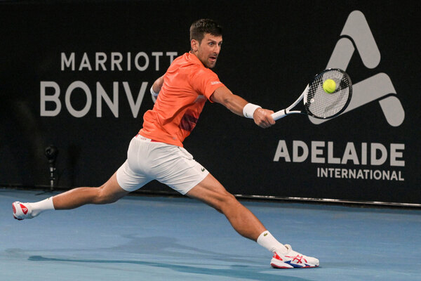 Djokovic gana a Shapovalov y jugará ante Medvedev en semis de Adelaida
