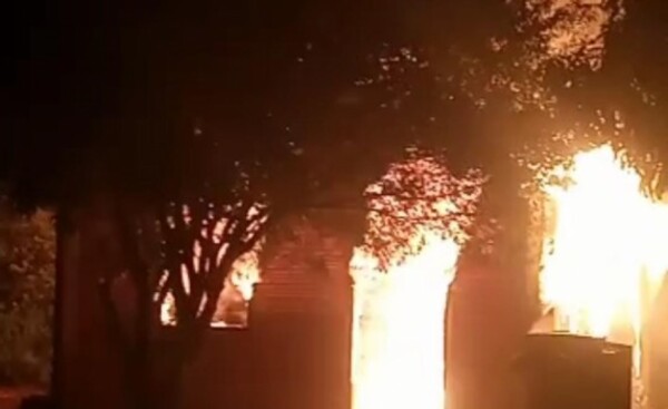 Hernandarias: Leña de cocina originó incendio que consumió vivienda