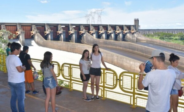 Itaipu recibió a más de 490.000 visitantes durante el 2022