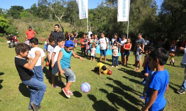 Salvador Cabañas compartió con los niños por reyes