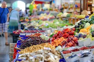FAO: precios mundiales de los alimentos siguen bajando