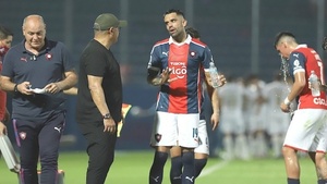 Se muda de club, pero no de Barrio Obrero: Carlos Rolón es nuevo refuerzo de...