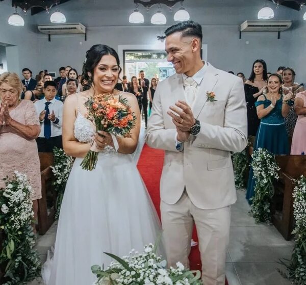 El futbolista Walter González se mostró romántico a un mes de su boda - Gente - ABC Color