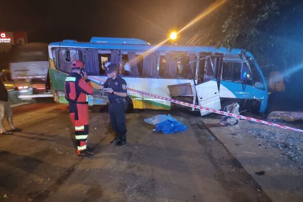 Vuelco de bus deja un fallecido en Capiatá | 1000 Noticias