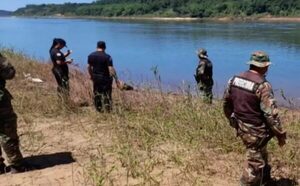 Tragedia: Madre tiró a sus dos hijos al río, quiso suicidarse pero la rescataron