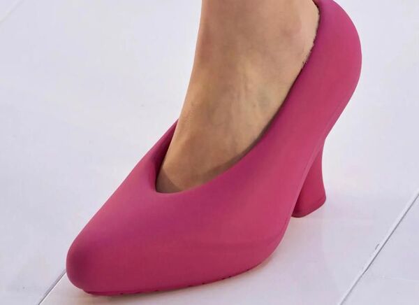 Zapatos de tacón Barbiecore: cambia su diseño para el 2023