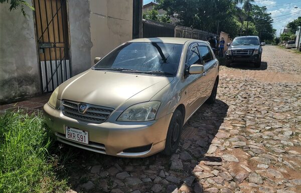 Hallan abandonado el auto que presuntamente fue utilizado en asalto a distribuidora de combustibles - Megacadena — Últimas Noticias de Paraguay