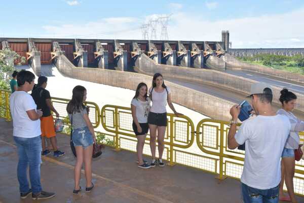 El Complejo Turístico Itaipú recibió a más de 490.000 visitantes durante el 2022 - Revista PLUS