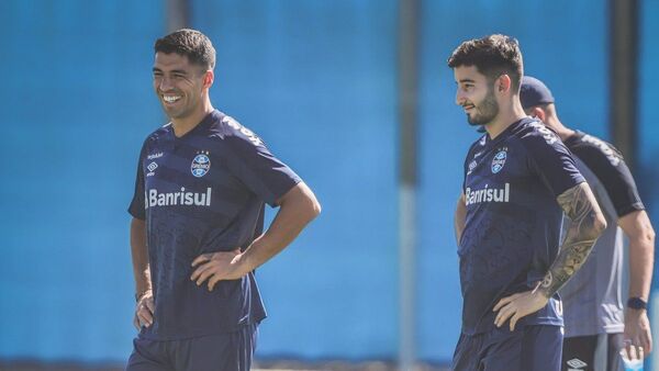 Luis Suárez sigue adaptándose al Gremio de Mathías Villasanti