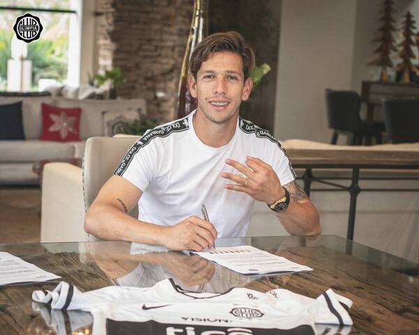 ¡Por fin! Después de una larga espera Olimpia presentó oficialmente a Juan Espínola