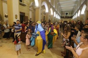 Los Reyes Magos sorprendieron a más de un centenar de niños en Luque - Nacionales - ABC Color