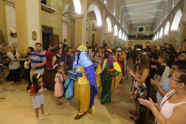 Los Reyes Magos sorprendieron a más de un centenar de niños en Luque - Nacionales - ABC Color