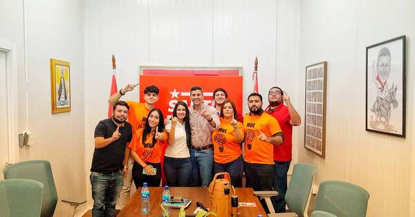 La Nación / Santi Peña se reunió con estudiantes líderes del Partido Colorado