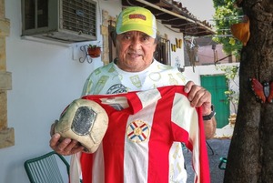 Exfutbolista paraguayo atesora balón del gol de Pelé | Locales | 5Días