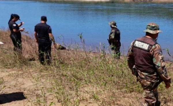 Tiró a sus dos hijos al río Paraná, hacia el lado argentino