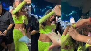¡Mirá cómo reaccionó Tini cuando una fan le tocó su ombligo!
