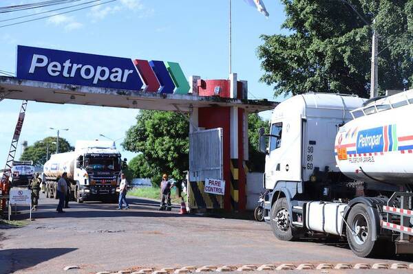 Camioneros piden reunión con capetos de Petropar tras nueva suba de combustible