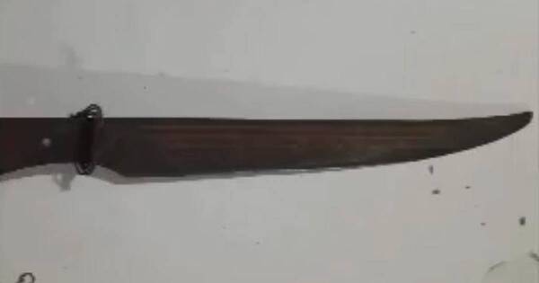 La Nación / Limpio: amenazó a sus vecinos con un machete porque no le invitaron una cerveza