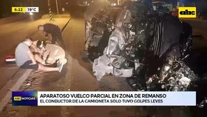 Aparatoso vuelco parcial en zona de Remanso - ABC Noticias - ABC Color