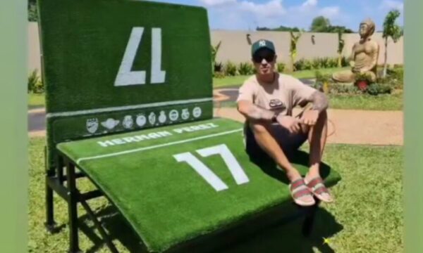 ¡Pelotero albirrojo también recibió su regalo de reyes!