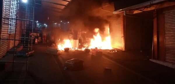 Incendio deja dos casillas afectadas en microcentro de CDE - ABC en el Este - ABC Color