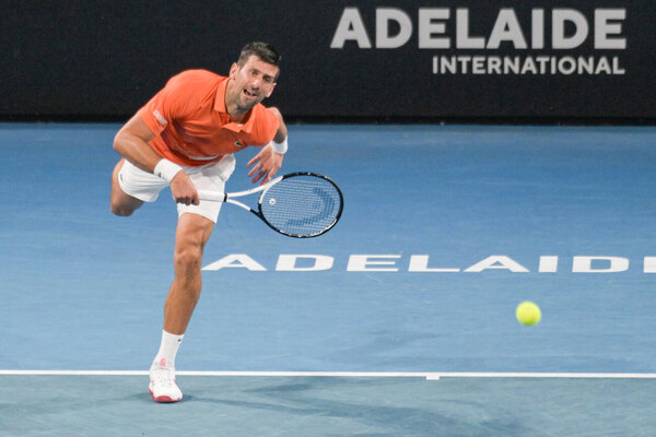 Djokovic borró a Medvedev y enfrentará en la final a Korda